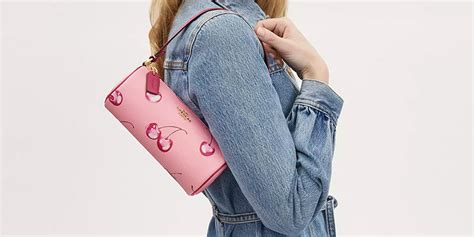 does coach outlet ship internationally